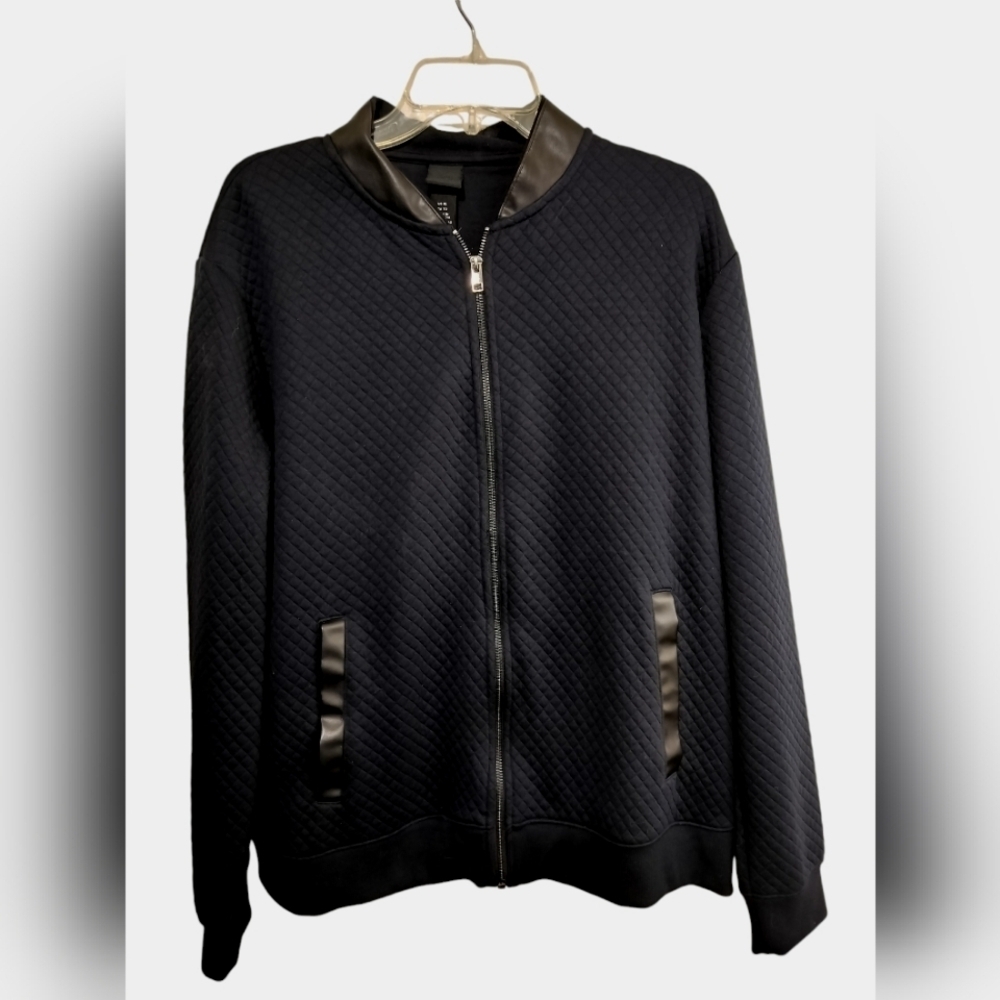 M448) H&M  Men's Quilted Black Long Slip Zip Front Jacket Size XL